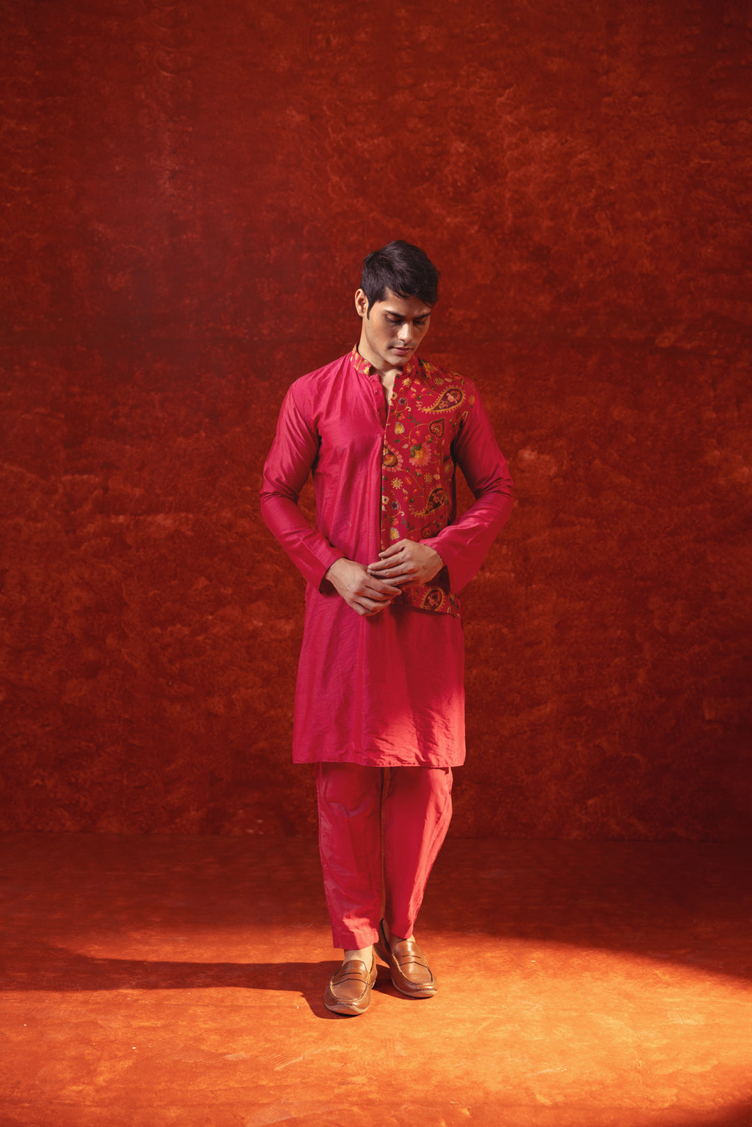 VIVA MAGENTA MEN'S SCULPT KURTA SET