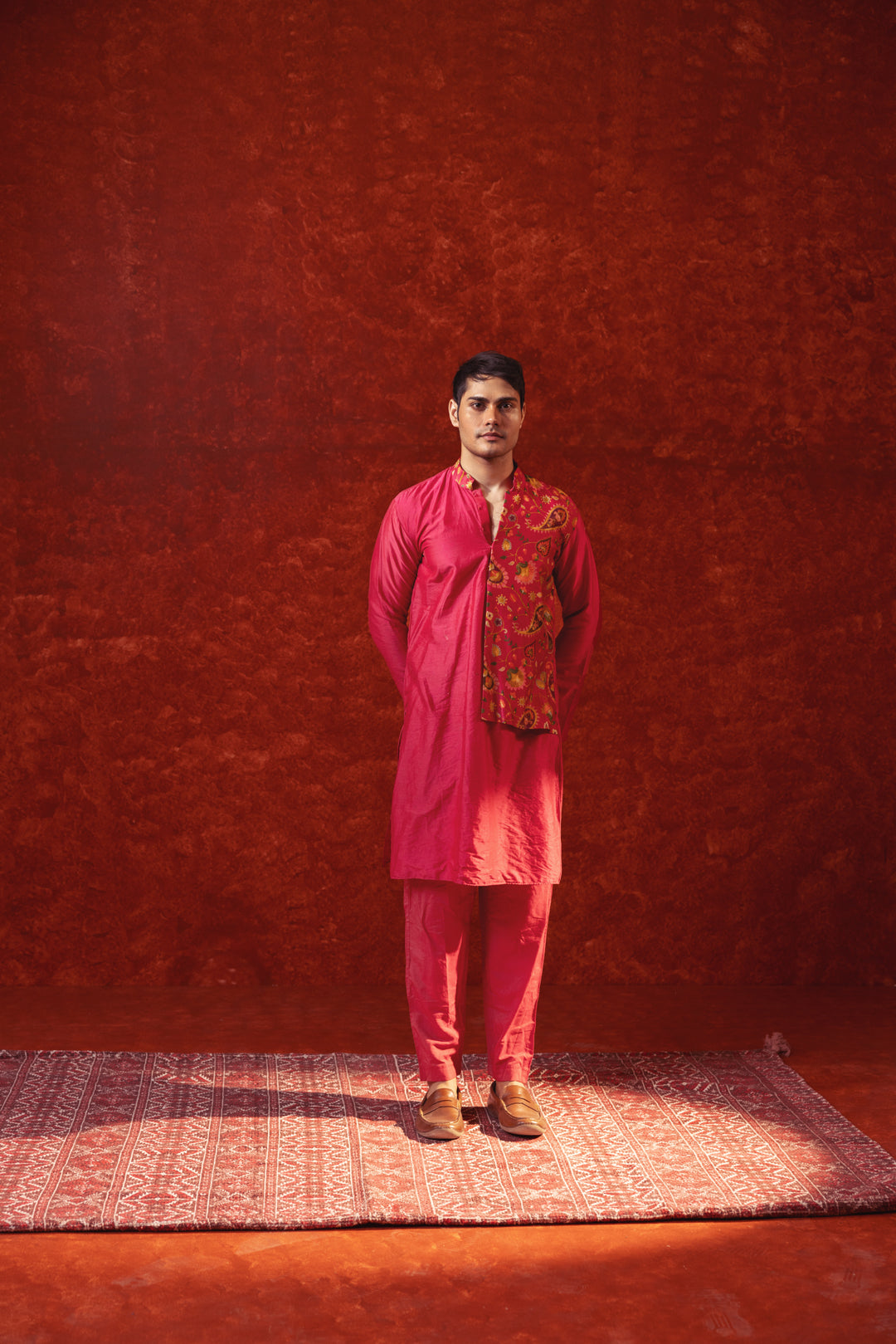 VIVA MAGENTA MEN'S SCULPT KURTA SET